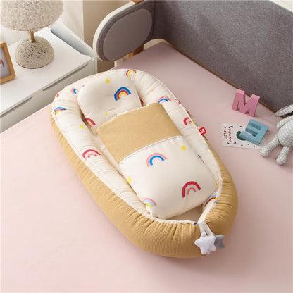 reducteur de lit bebe-blanc-art-can-ciel